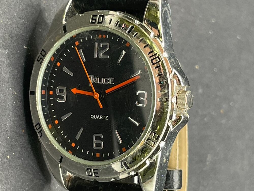 Vintage TRUCE Quartz Watch Men's Black Dial Silver Tone Black Leather Band 38mm